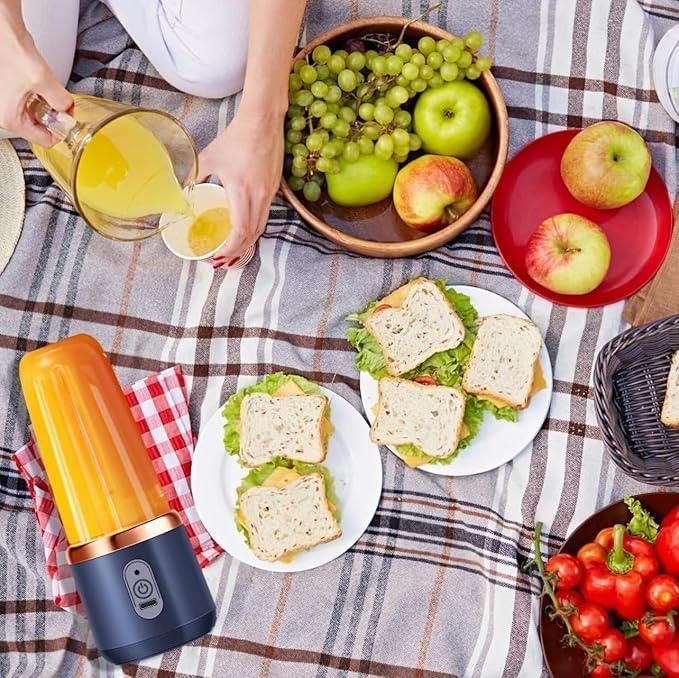 Small Portable Juicer( A Free Carry Cup)